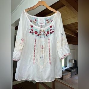Johnny Was Biya 3J Workshop JWLA White Tunic Blouse Top Embroidered L.